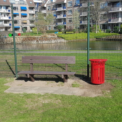 Kunststof parkbank Paris 13 Deze voordelige parkbank met een uitstekend zitcomfort is ook leverbaar in de kleuren: zwart, grijs, groen, sand-beige en in een combinatie van de deze kleuren.